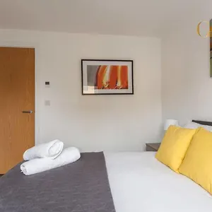  Apartment 2 Bedroom Chapel Riverside At Goshen Serviced Southampton, Free Wifi & Parking